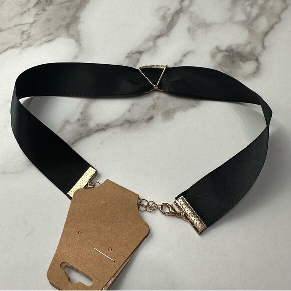 Urban Outfitters Black Ribbon Choker Necklace Gold Lips Lolita Goth 90s Y2K - Picture 3 of 4
